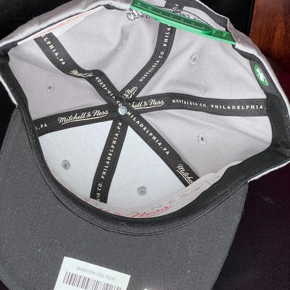 Boston Celtics Mitchell & Ness SnapBack - Picture 3 of 4